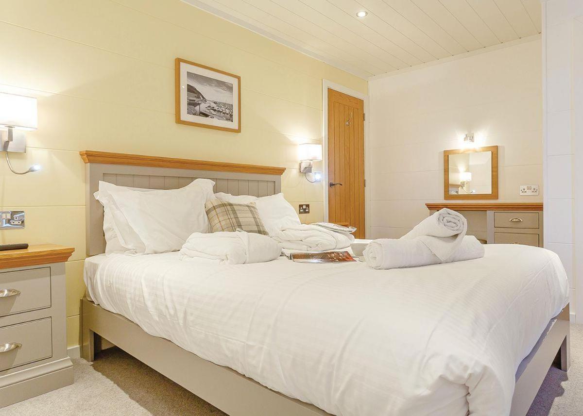 Hawkchurch Resort And Spa Buitenkant foto