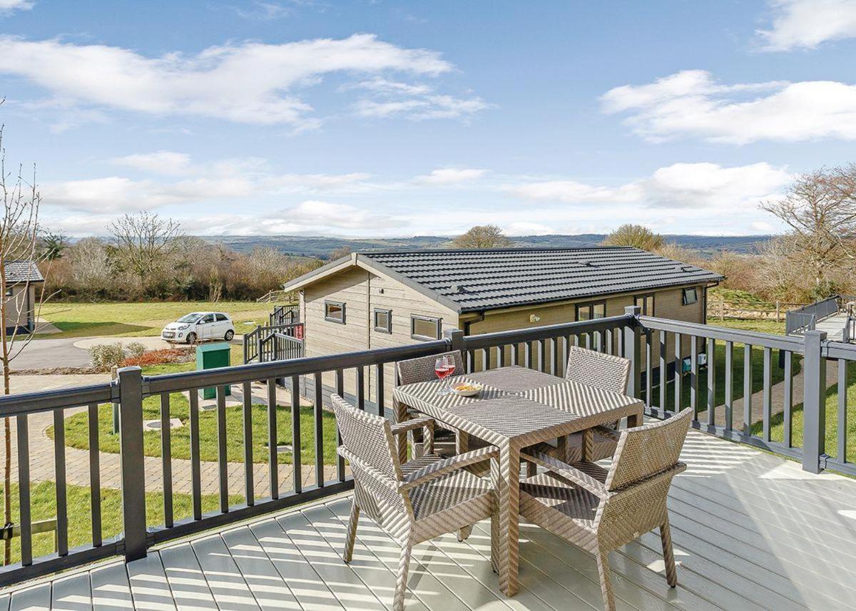 Hawkchurch Resort And Spa Buitenkant foto