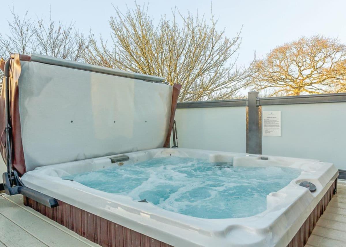 Hawkchurch Resort And Spa Buitenkant foto